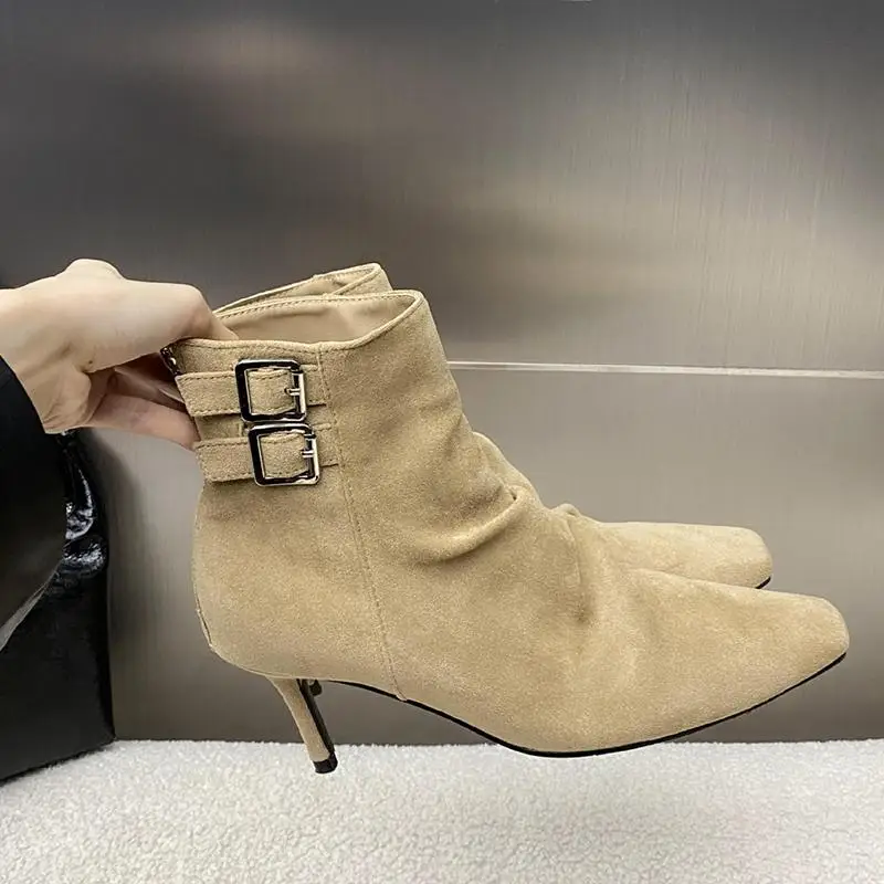 Gatinho francês salto apontado dedo do pé fino botas curtas sapatos femininos 2024 outono e inverno novo temperamento salto alto e botas nuas