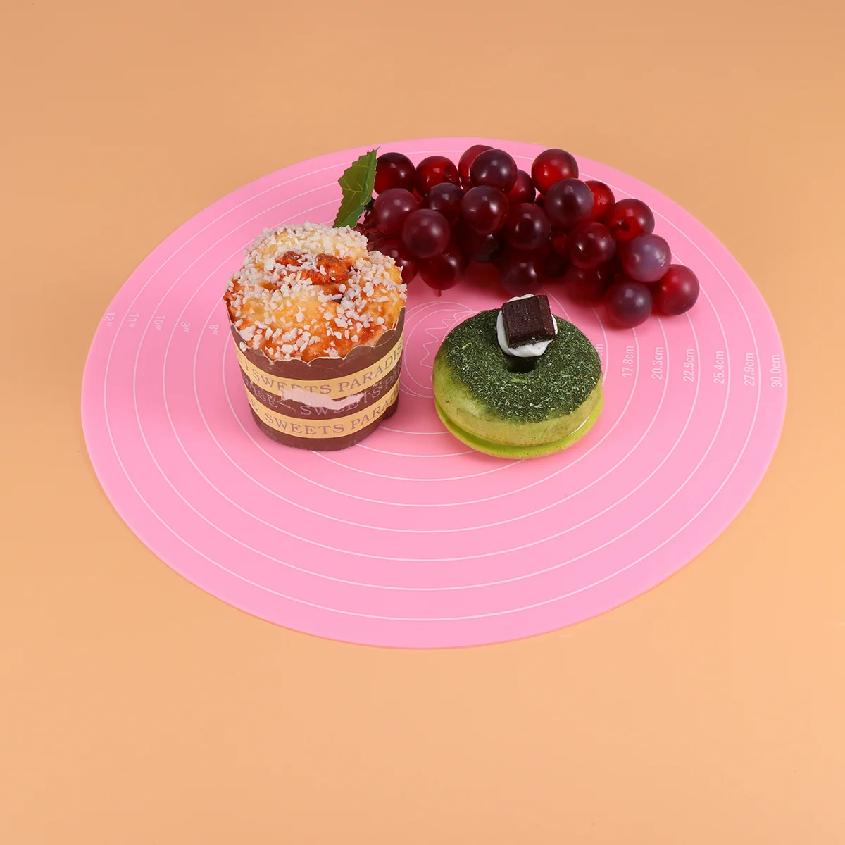 

12-Inch Round Silicone Decorating Mat Non-Slip Baking Board For Cake Turntable Clear Pink Cake Display Base Wedding Centerpiece