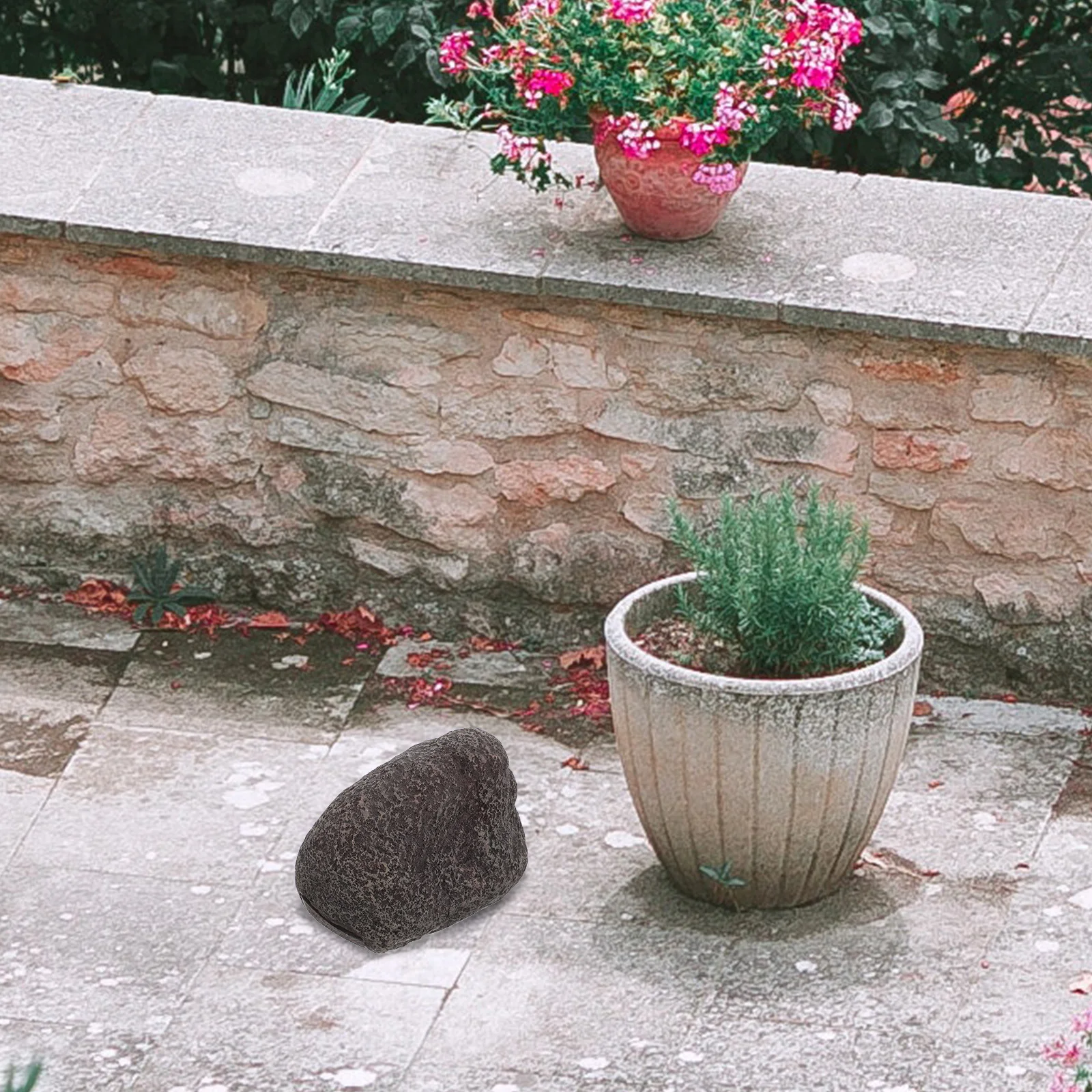 Stone Hider Fake Rock Resin Outdoor Key Storage Box Garden Decorative Waterproof Hide A Key Yard Fence Wall Mount Security