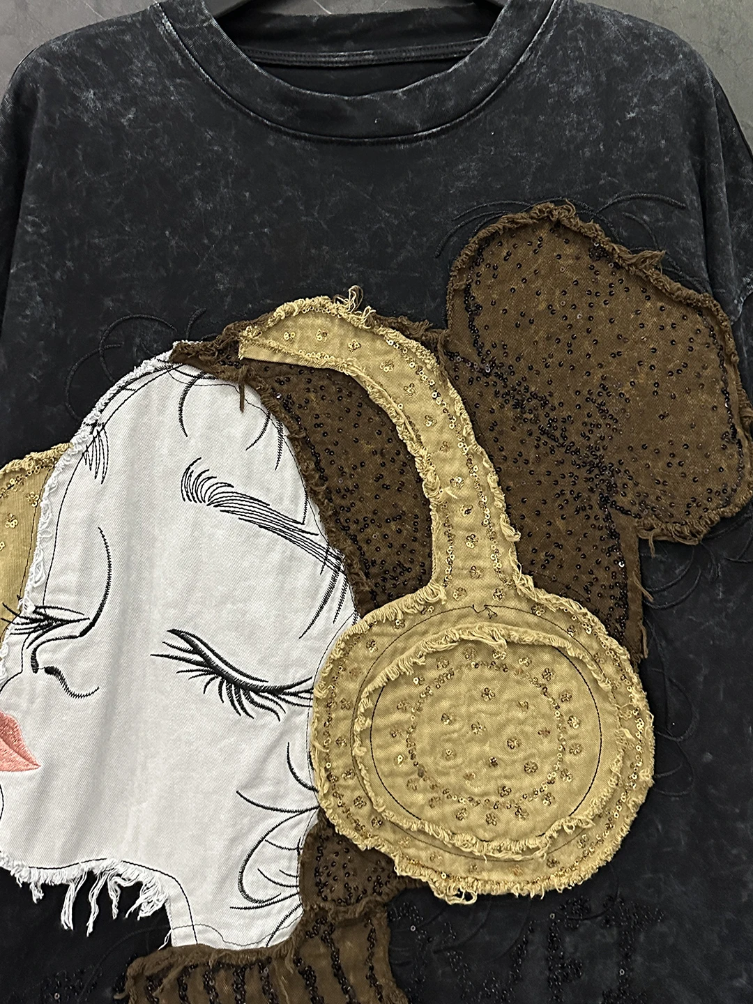 

2025 New Autumn Black Grey Loose Short Sleeve T-shirt Patch Cartoon Embroidery O-neck Pullover Top All-match Cotton Basic Tees