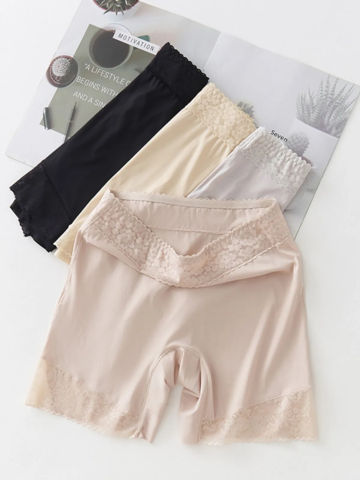 

Women's Se Pants Thin Ice Silk Summer Outerwear High Waist Lace Trim Flat Angle Tee Quarter Length Two in One Underwear