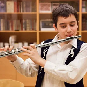 

Stage-Ready Open Hole Flute Silver Plated 16 Keys W/ Strap & Gloves - Fast Response for Concert Band & Solo Performance