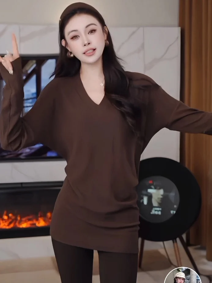 Fashionable Thickened Sharkskin Pants Women's Mid-Length Base Shirt Butt Covering Autumn Winter Spring Outerwear V-Neck T-Shirt