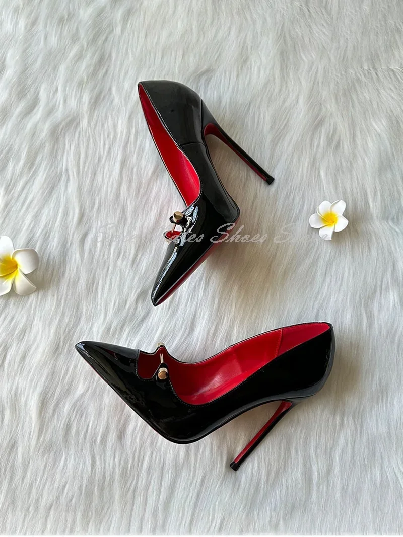 Sexy hohle Lackleder-Pumps, Stilettos, Eisenstangen-Design, schwarze Hochzeitsschuhe, rotes Futter, spitze Zehen, Damen-Bankettkleidschuhe