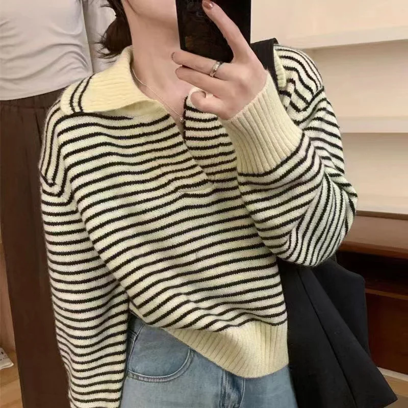 2024 New Arrival Fashionable Striped Cardigan Lazy for Women with Loose Fit and Lapel Collar for Autumn and Winter