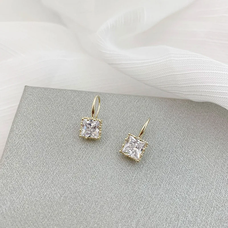 Luxury Square Zircon Drop Earrings Korean Fashion Golden Color Plated Party Crystal Earrings for Women Exquisite Jewelry 2024