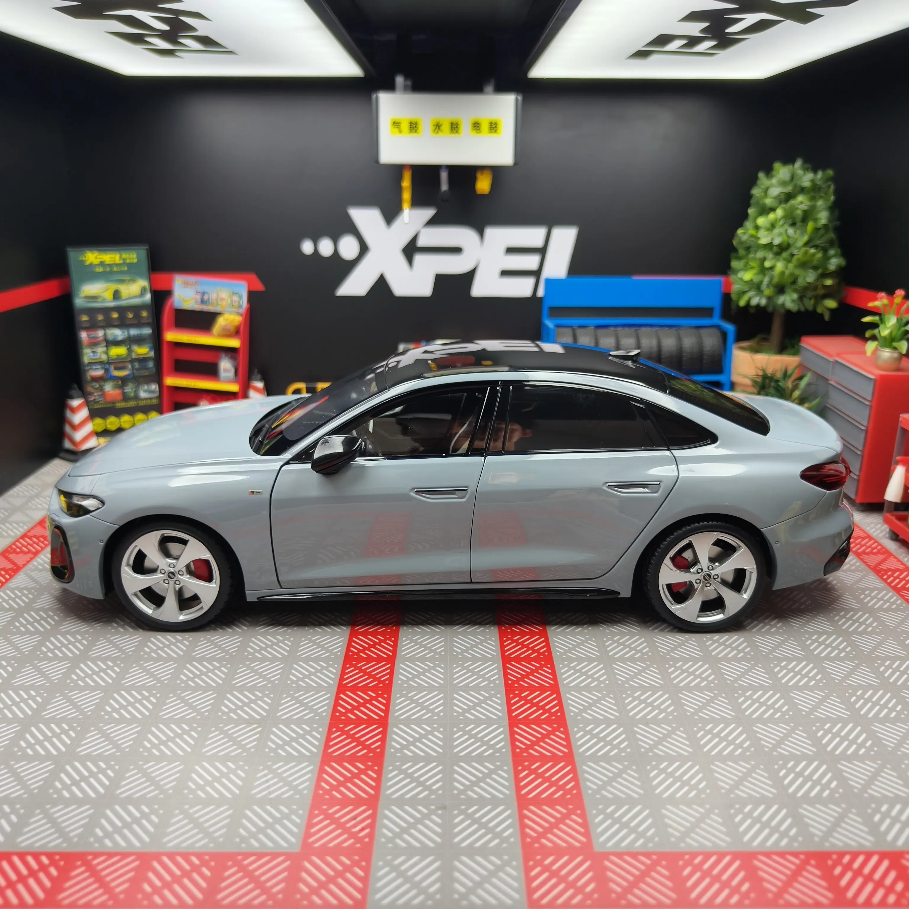 Diecast 1:18 Scale A5L Full-Opening Alloy Car Model
