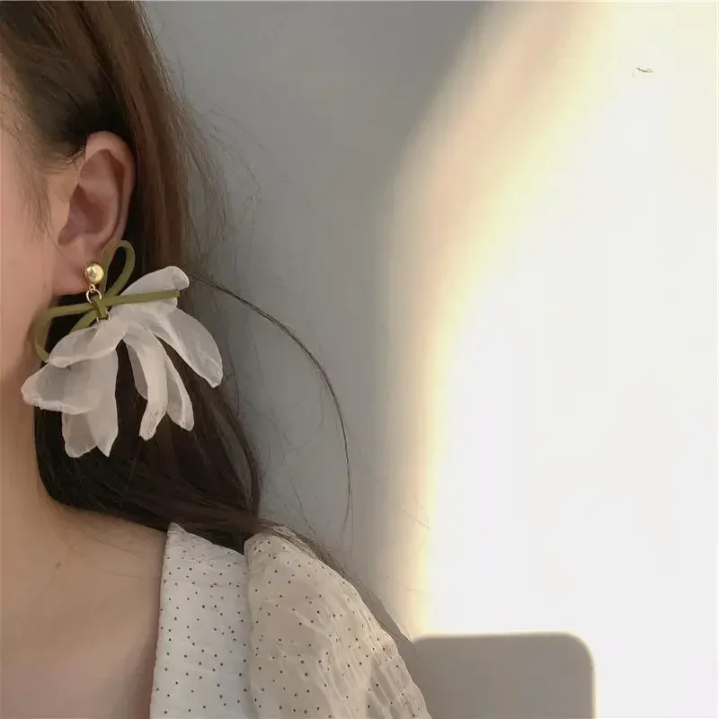 الأقراط الرائعة والطازجة الإناث المتخصصة تصميم الملحقات الصيف الحلو الشيفون زهرة الأذن كليب نمط جديد الأقراط الأنيقة #3