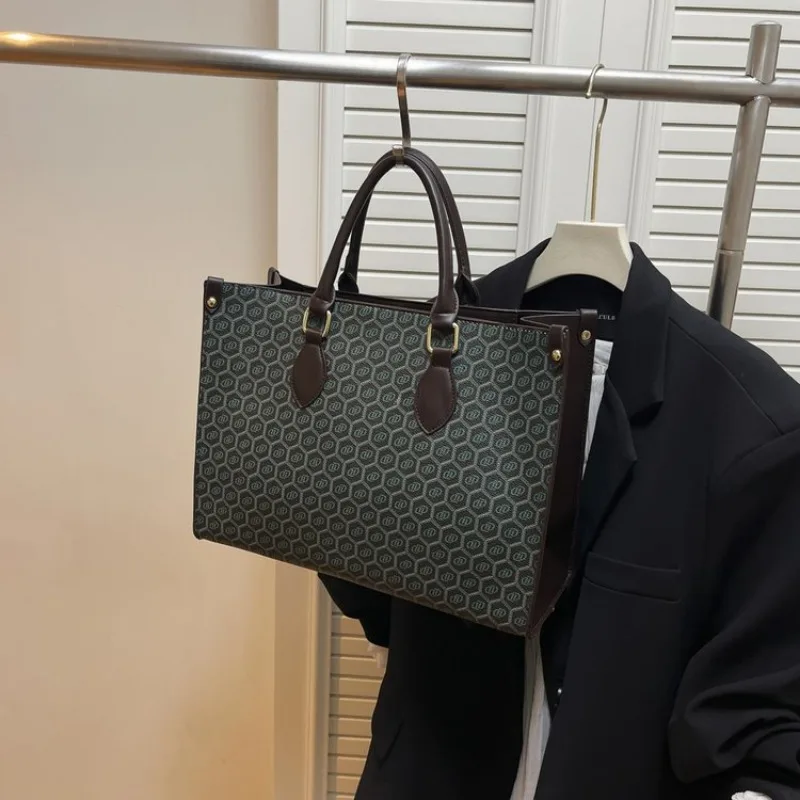 حقيبة كروس عصرية عتيقة 2025 طراز جديد تحت الإبط بكتف واحد للاستخدام اليومي رائعة وأنيقة وعملية وعصرية