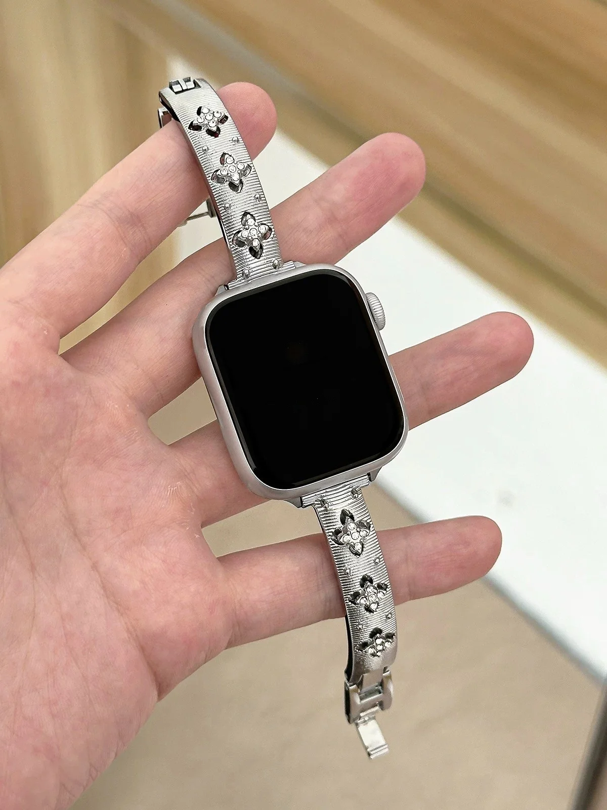 

Compatible with iWatch strap 38mm 40mm 41mm 42mm 44mm 45mm 49mm flower studded diamond metal fashionable handmade strap