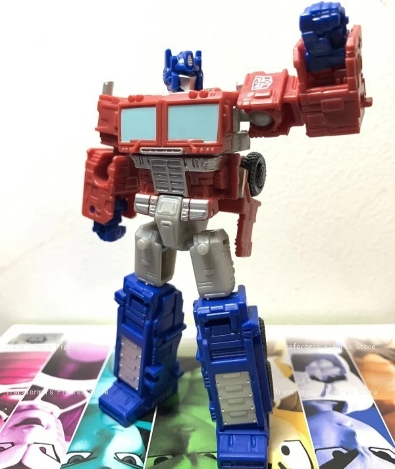 Disponibile Trasformatore Serie G WFC-K1 Optimus Prime G1 Film Cartoon Action Figure Anime Robot mobile Giocattoli da collezione popolari