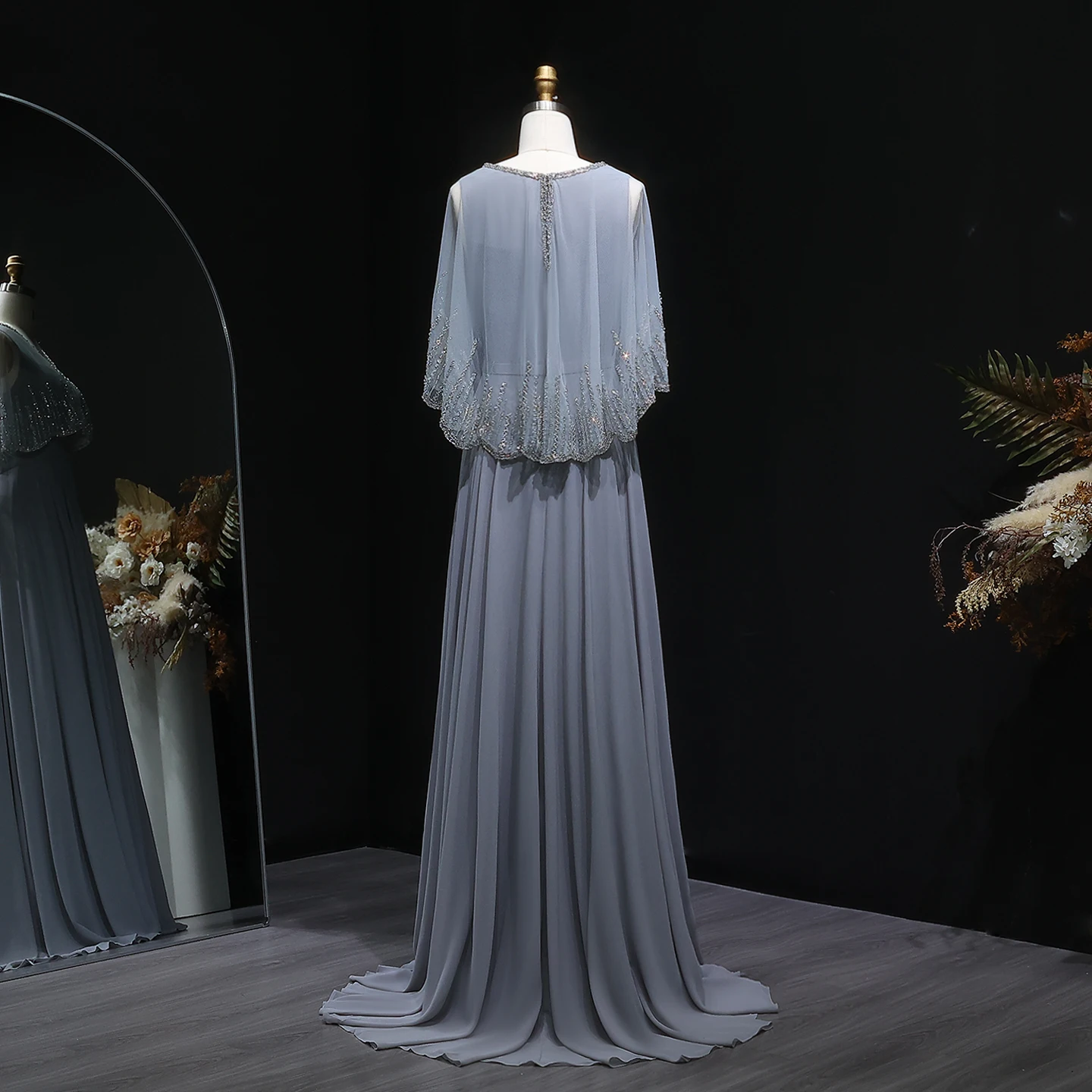 シャロンはエレガントなグレーのプリーツイブニングドレスとクリスタルケープスリーブショート女性のウェディングパーティードレスSF327カスタマイズされました