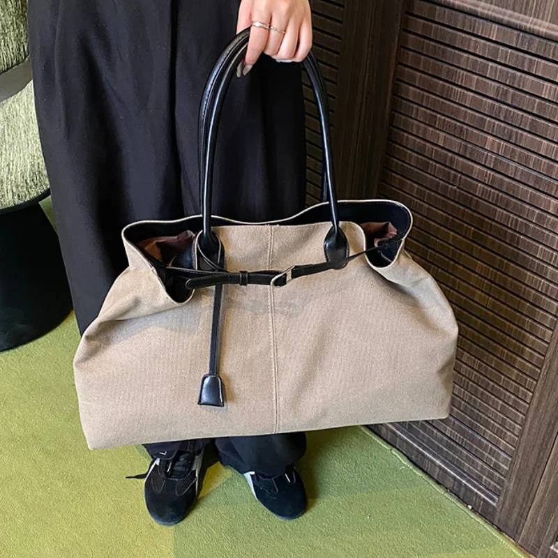 

Light Luxury Canvas Bag High-end Large-capacity Tote Bag Casual Commuting Fashion Simple Contrasting Color Portable Shoulder Bag