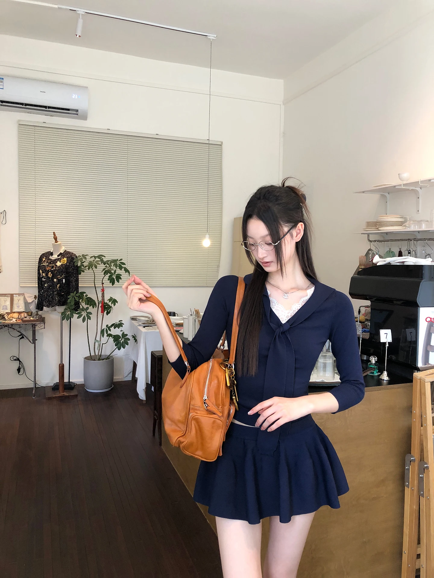 

Красный вязаный свитер Celebri для женщин, новинка весенней коллекции, с V-образным вырезом, кружевным дизайном, облегающий, для повседневной носки, с длинными рукавами