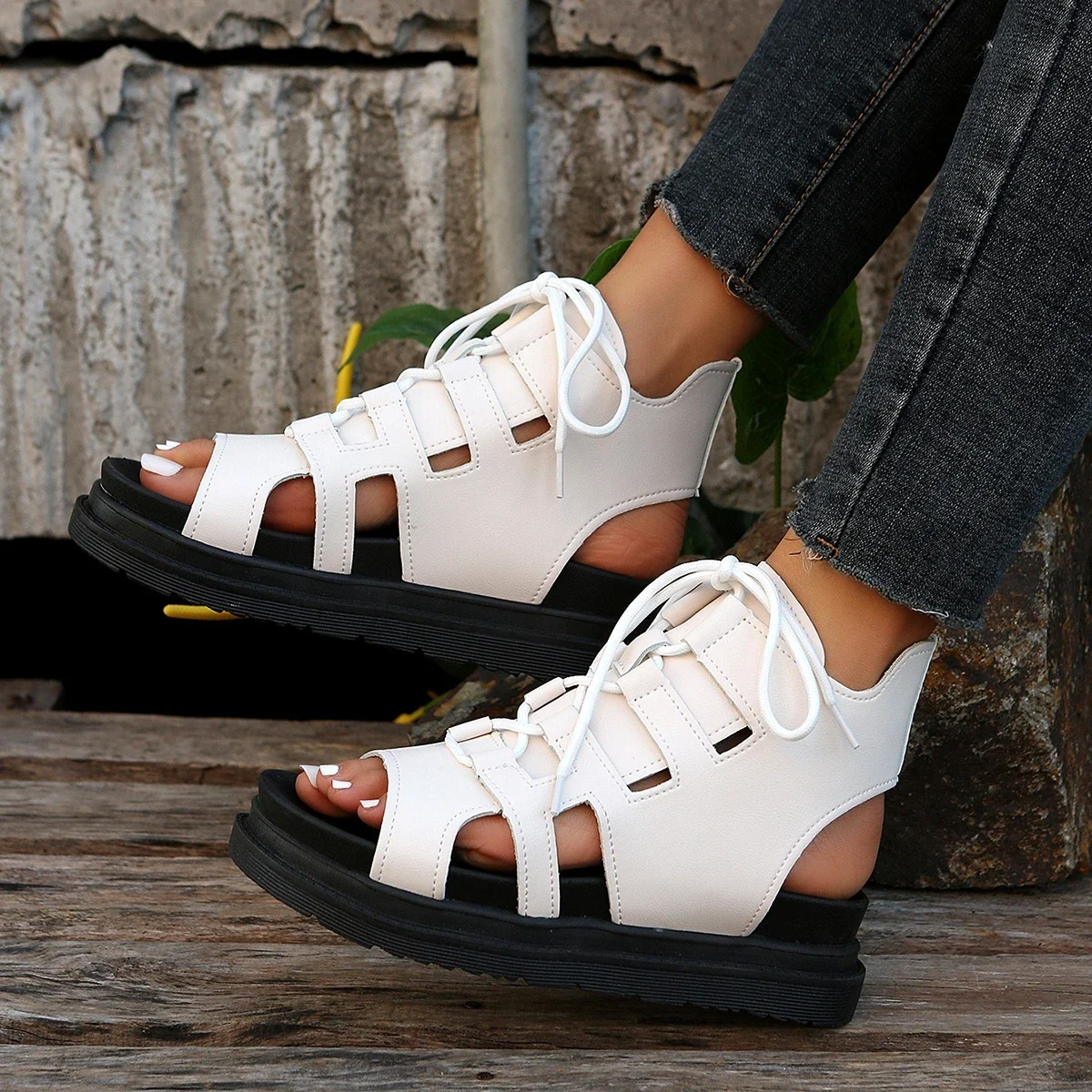 Retro Hollow Out Lace Up Women Platform Sandals Solid Color Ladies Gladiator Sandalias Back Strap Thick Botom Sport Sandles