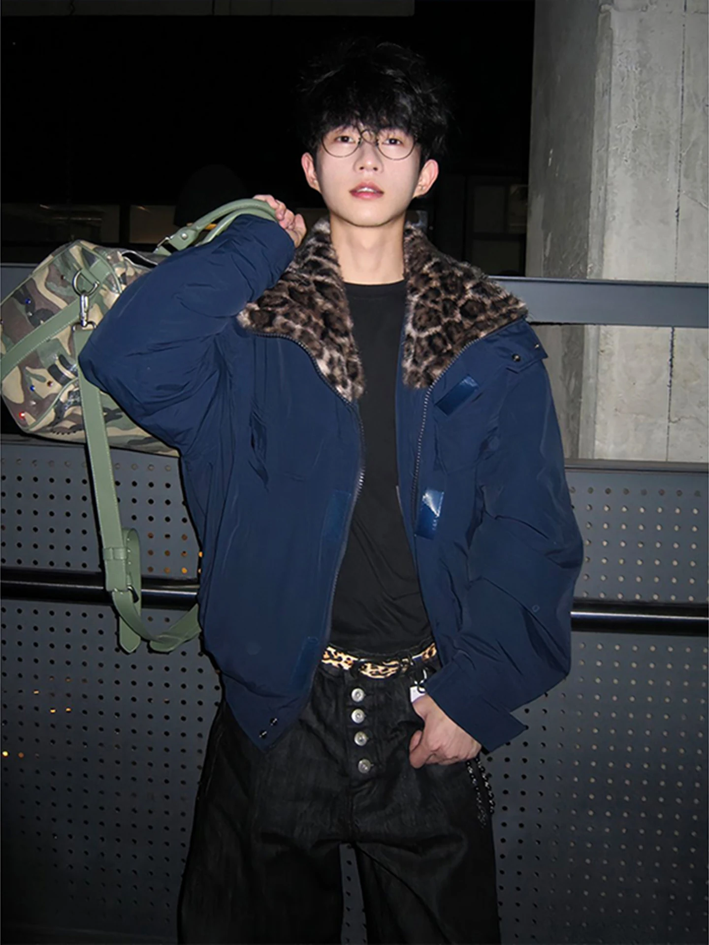 

Мужская зимняя куртка из хлопка с тибетским синим леопардовым принтом, утепленная, премиум-класса, в американском стиле, на молнии...