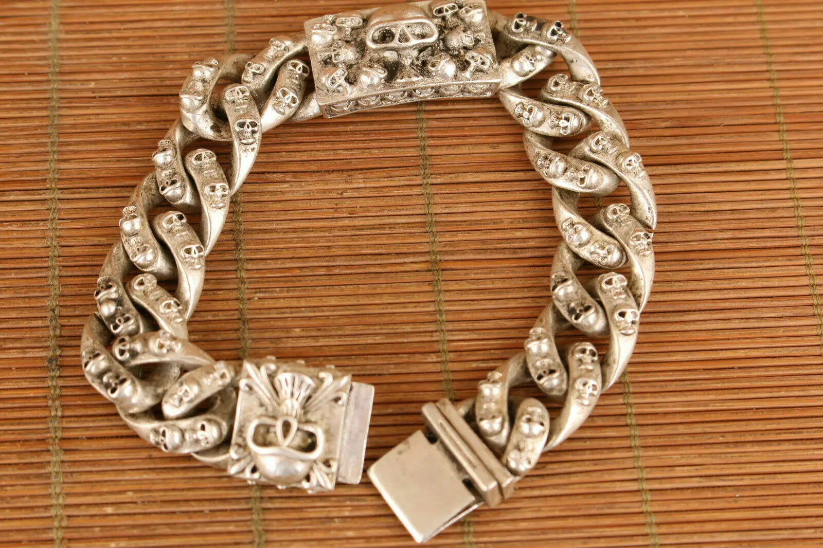 Chinese Cool tibetan silver hand carving skull statue bracelet noble gift