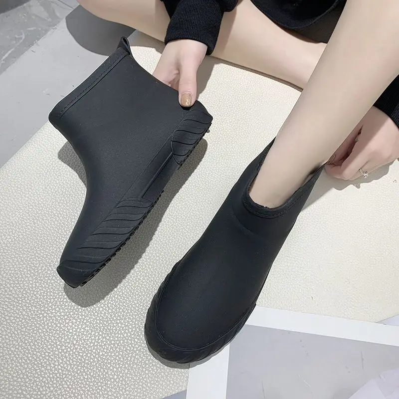 Fashion Japanese Style 2025 Women's Summer Non Slip Low Cut Short Rain Boots Flat for Washing Car Kitchen Grocery Shopping