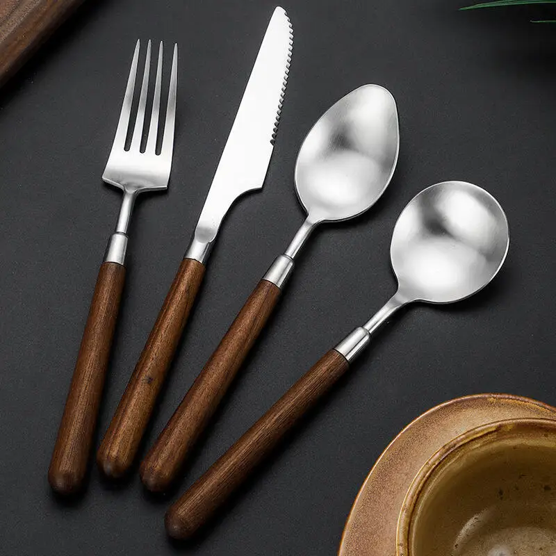 

Набор столовых приборов из нержавеющей стали SUS304 с ручками из орехового дерева: нож для стейка, вилка, десертная ложка, вилка для фруктов.
