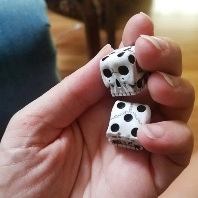 4Pcs Skull Dice 6-Sided Bone Unique Gift Gamer Great For Role Playing Board Game For Halloween