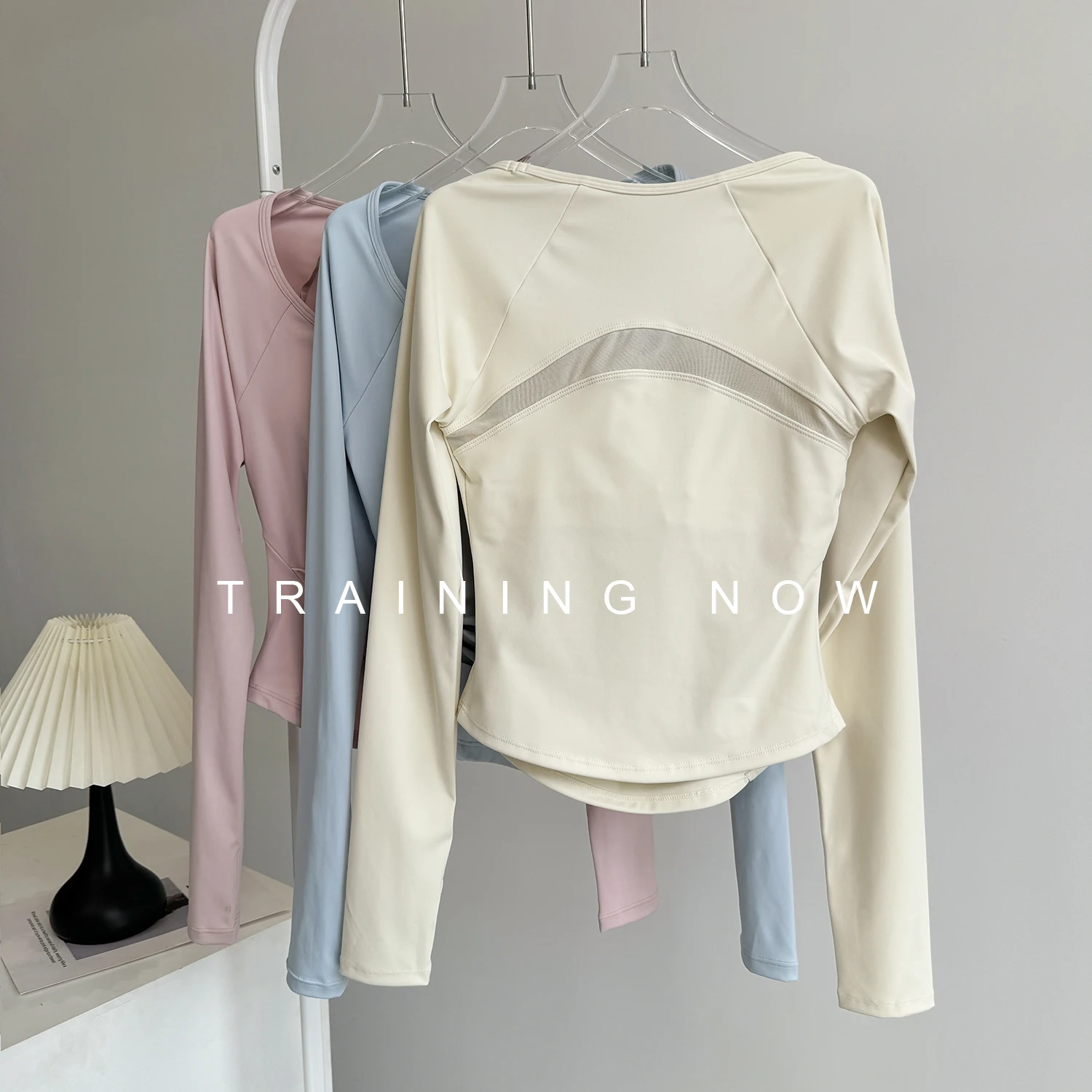 

Высококачественная спортивная футболка с длинными рукавами для осени, новый плиссированный утягивающий и эластичный топ для занятий пилатесом, йогой и фитнесом