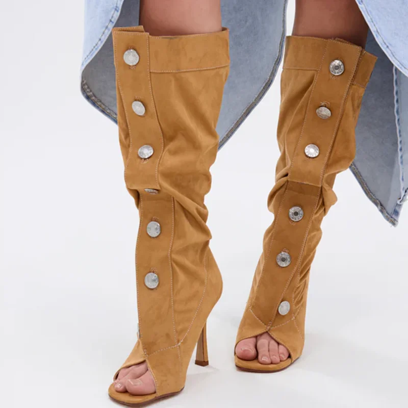 

Сапоги с открытым носком на металлических пуговицах, сексуальные однотонные однотонные ботинки до колена с высоким носком на шпильке, новые поступления, модные женские современные ботинки