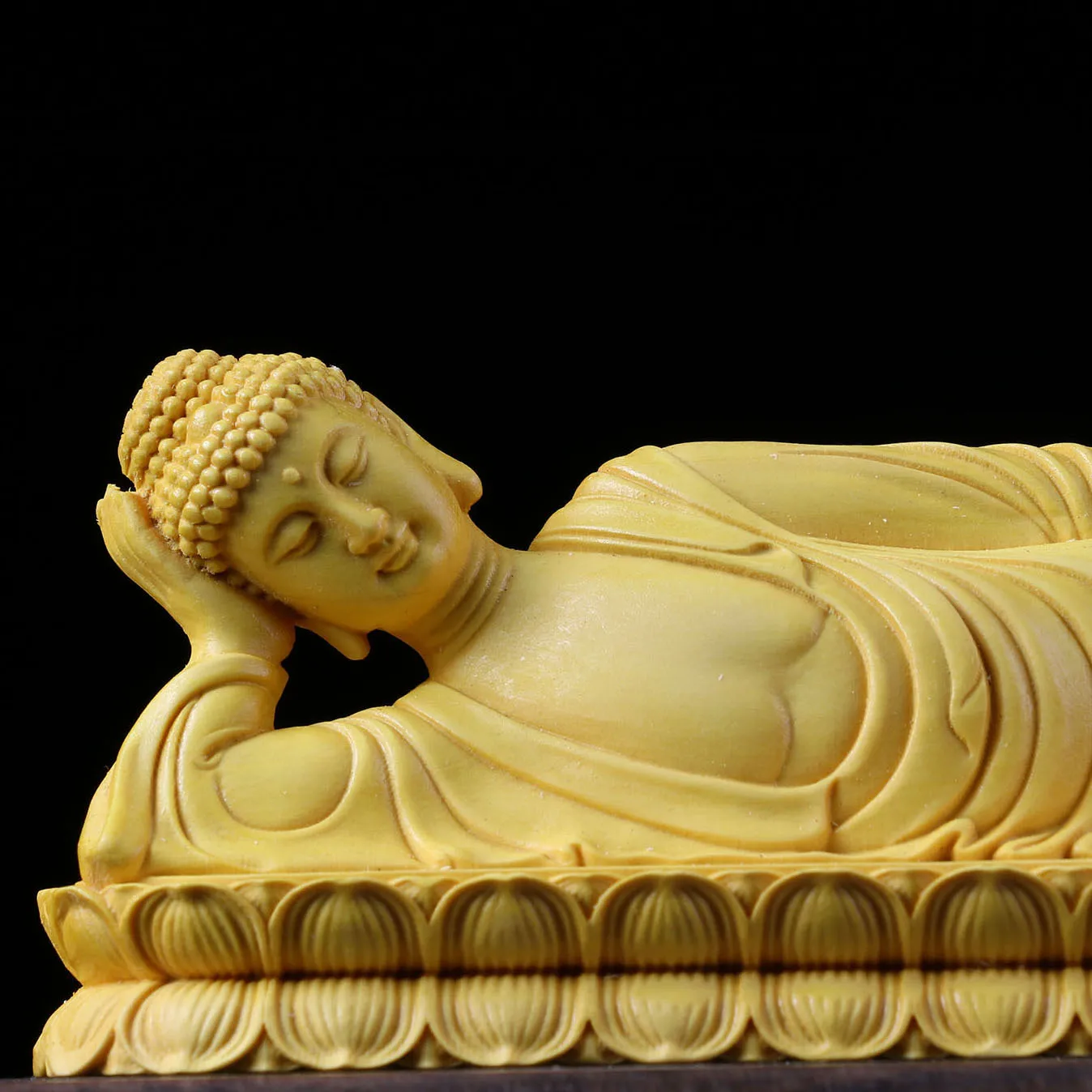 Boxwood carved figures such as Buddha reclining Buddha statue solid wood home Shakyamuni Buddha statue ornaments crafts