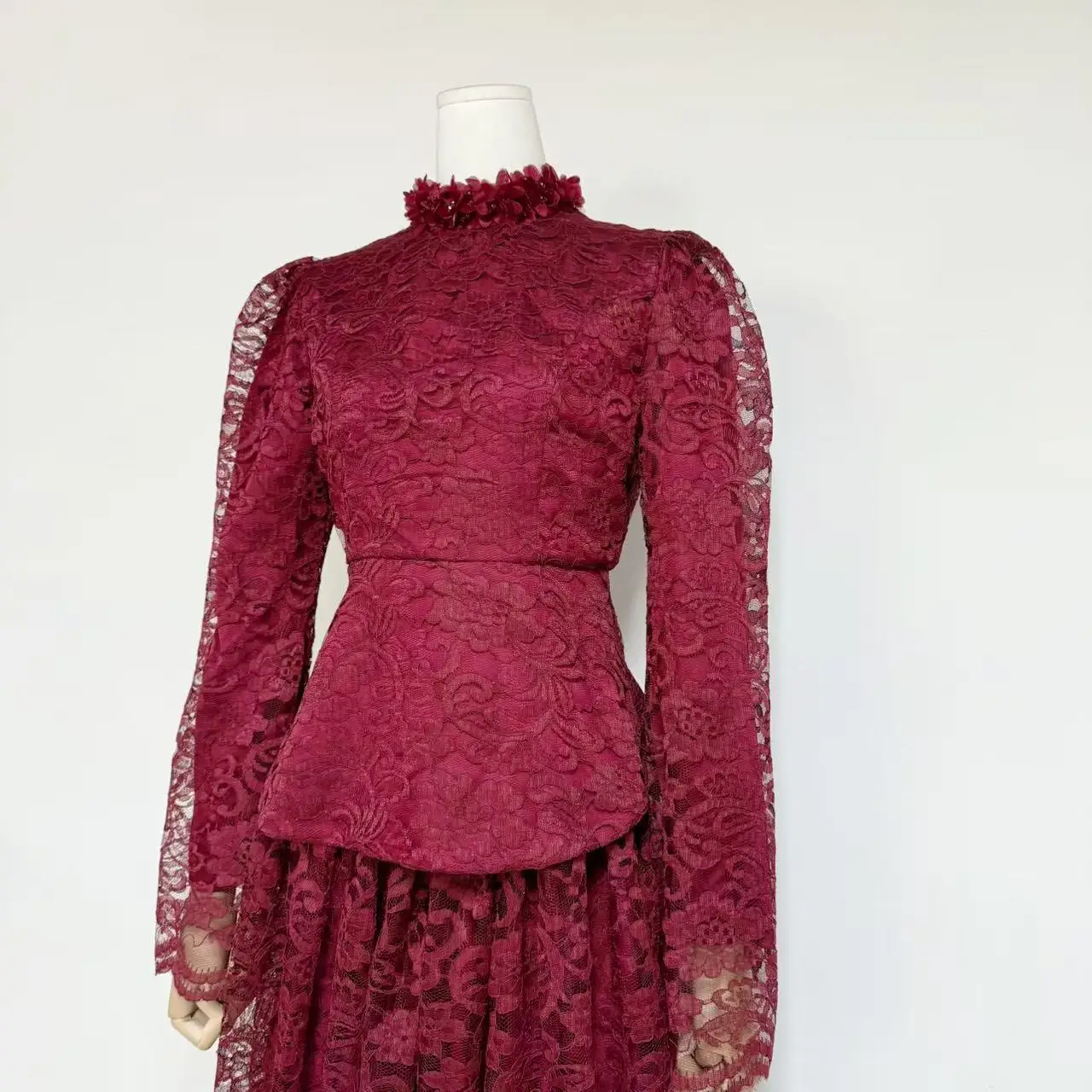 

Chic Lace Two Piece Dress Set Retro Stand Neck Peplum Top and Maxi Skirt Outfits for Women Elegant Prom Graduation Concert Wear