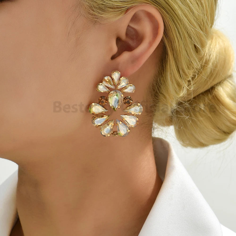 Vintage Leaf Shape Earrings For Women Inlaid Shiny Glass Luxury Elegant Alloy Ear Studs Geometric Charm Fashion Simple Jewelry