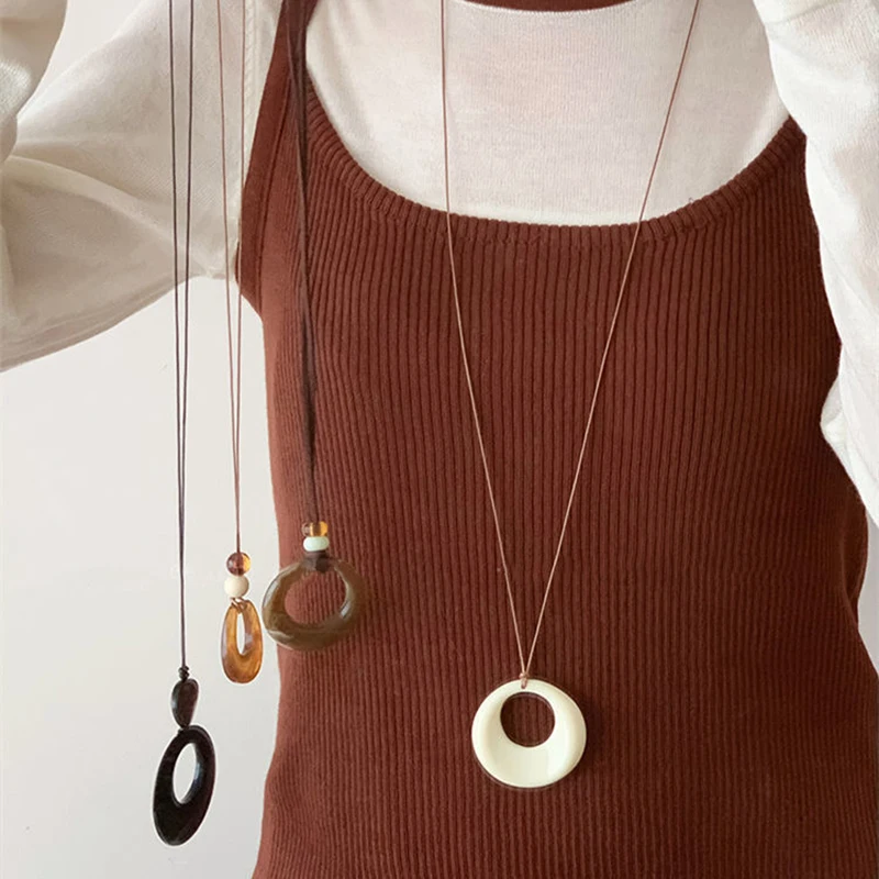 العرقية نمط الرجعية الراتنج التعميم هندسية قلادة طويلة قلادة المرأة الخريف والشتاء موضة سترة سلسلة مجوهرات