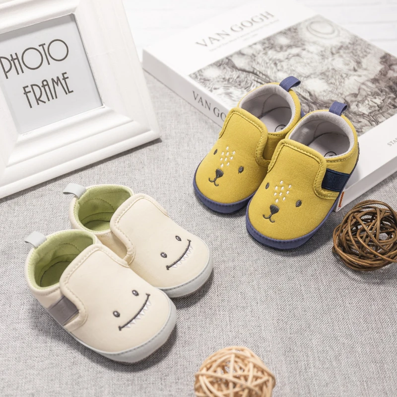 

2025 Baby Walking Shoes Cotton Cute Unisex Newborn Flat Shoe Infant Leisure Breathable Slip-on Lovely Boys Girls First Walkers