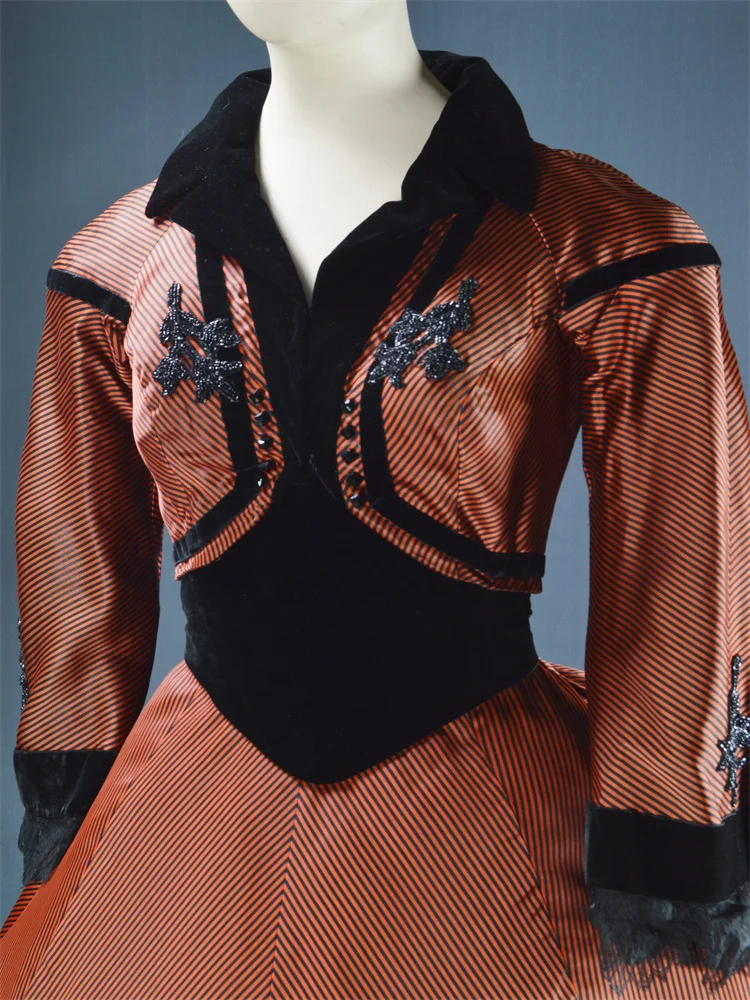 فيلم ثلاثة أشخاص عنيفين لورنا أزياء تنكرية للمحكمة الملكية الفيكتورية فستان حفلة الهالوين