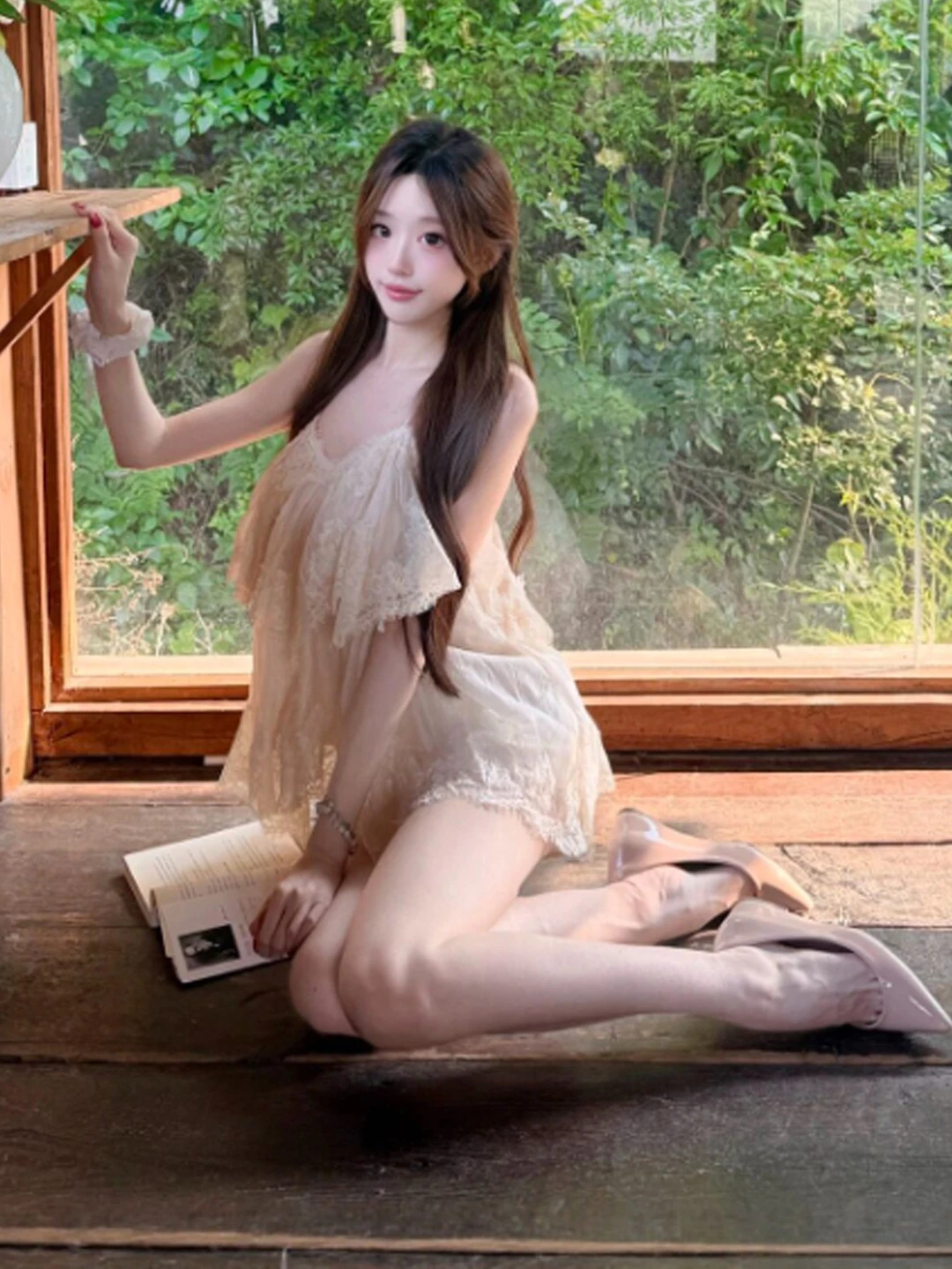 

Elegant French Style Loose Fit Vest Top with Lace Design Unique Fairylike Summer 2026 Women's Fashion Innerwear Outerwear