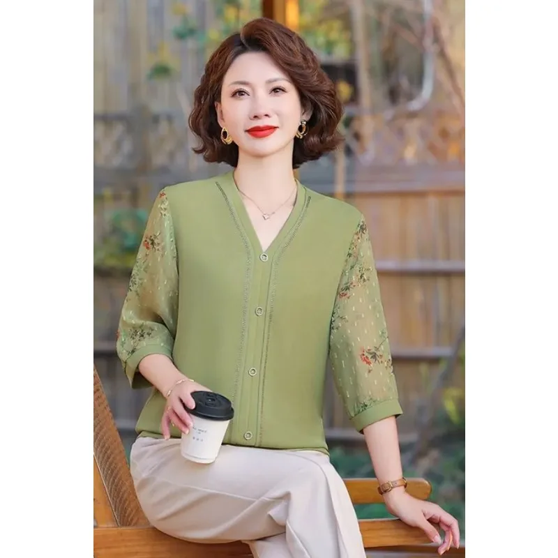 

Middle-aged Women New Chinese Style V-neck Knit Top 3/4 Sleeve Floral Patchwork Casual Shirt for Mom Spring Autumn