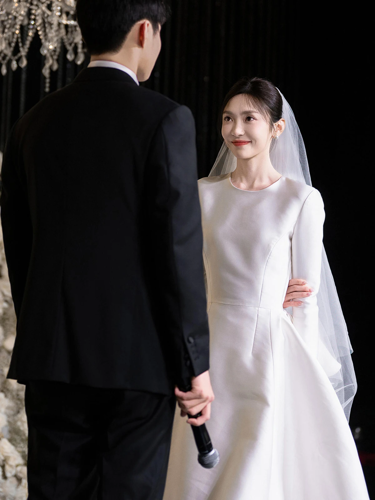 

Hebe Sle Long Sve Wedding Dr Ele Satin Large Size Slimming Winter Bride eeting Guest Entrance Tailed Gown