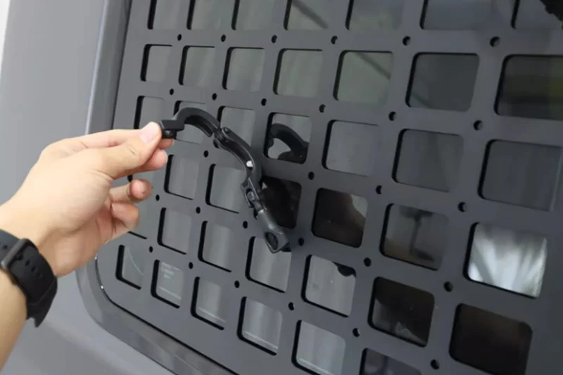 درع النافذة الخلفية للسيارة شبكة مقاومة للانفجار مناسبة لـ Haval H9 2024 لوحة حماية النافذة الخلفية المعدلة مع حامل حديد #3