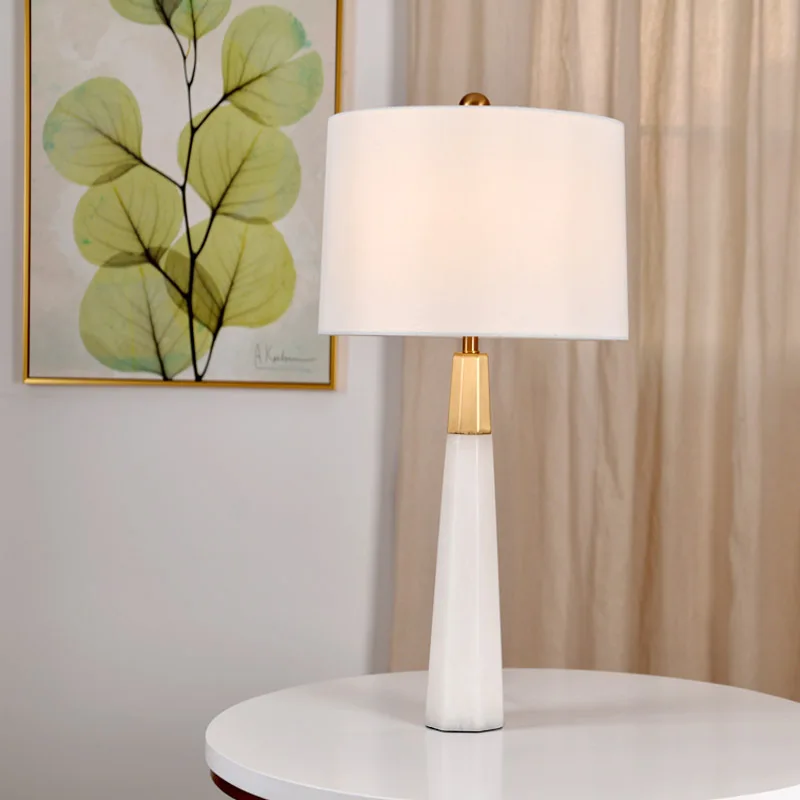 مصباح مكتبي أمريكي، طبيعي، رخامي، دافئ، بجانب السرير، بسيط، غرفة معيشة، ديكور