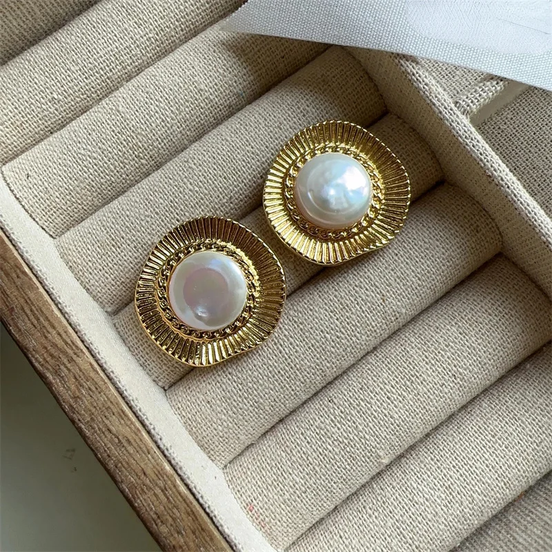 XIALUOKE Vintage Style Texture Metal Simulated Pearl Stud Earrings For Female Girl Party Wedding Jewelry Gift Accessories