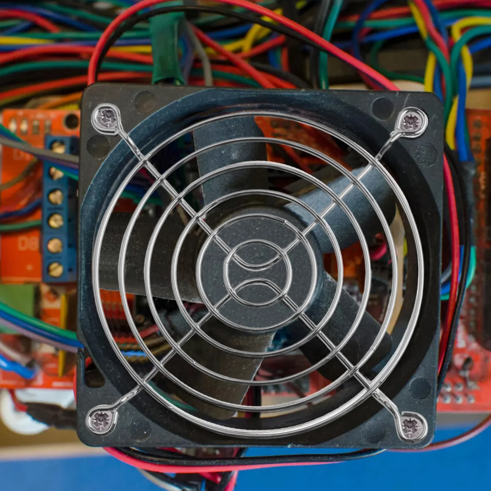 Protección contra daños Cubierta de rejilla de ventilador de refrigeración de metal Fácil instalación Eficiencia de enfriamiento mejorada Protección contra la radiación