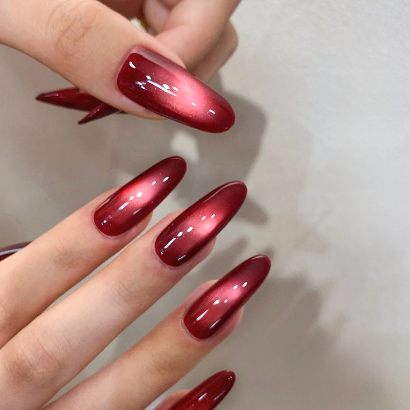 미아넬 10ML 겨울 크리스마스 레드 석류 캣아이 네일 폴리쉬 와인 레드 글라스 비즈 2025 트렌디 겨울 네일 아트