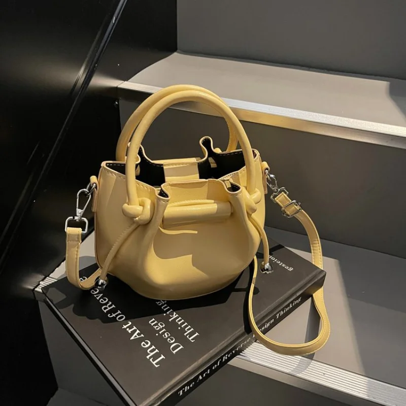 

Famous Designer Leather Women's Messenger Bag Luxury Brand Elegant Classic Elegant Edge Vintage Daily Bag​