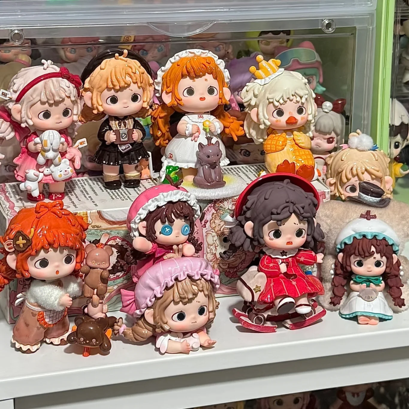 

Original Spot Fufu V4 Miaomiao House Series Curly Hair Girl Trendy Play Blind Box Model Figurine Desktop Ornament Collection Toy