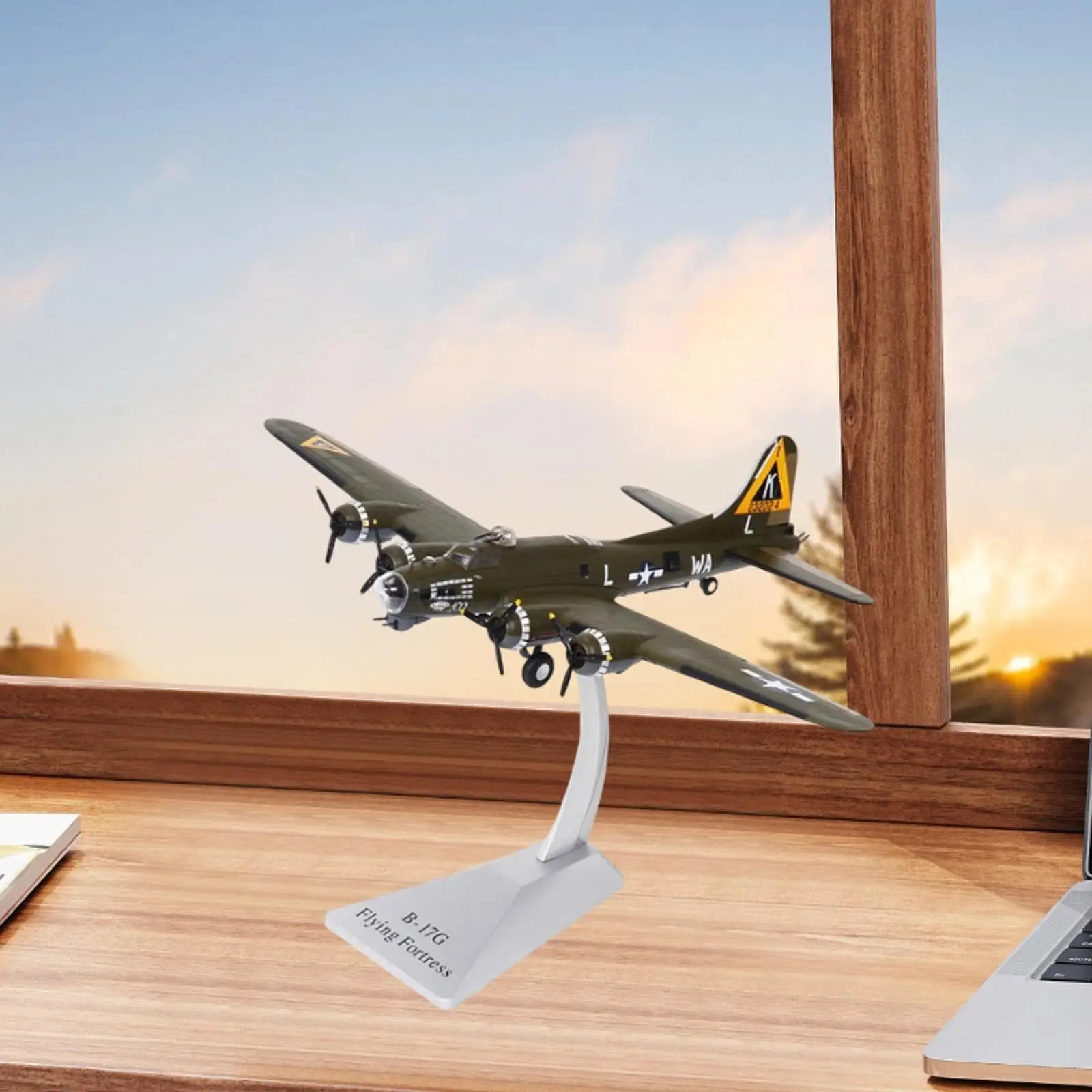 1:200 B17 Aircraft Diecast Model Helicopter Gift Miniature Toys Alloy Simulation Retro Plane for Cafe Bookshelf Living Room