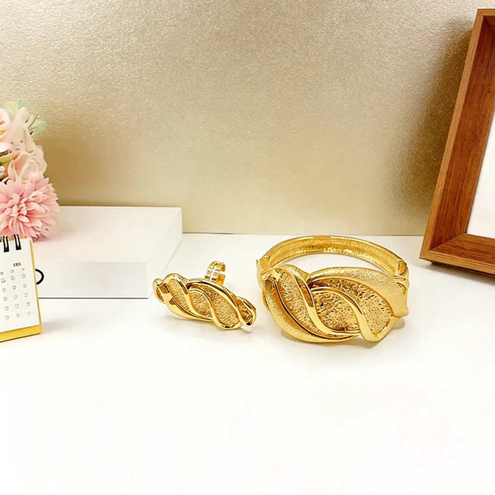 

Модный набор: браслет-манжета и кольцо в африканском стиле, классический браслет золотого цвета с кольцом на палец, комплект модных украшений для повседневной носки и вечеринок, подарок.