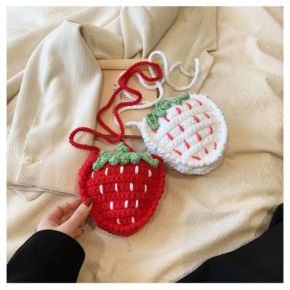 bolsa-transversal-de-morango-artesanal-fofa-design-trancado-bicolor-bolsa-de-croche-bolsa-de-croche-em-fio-mini-bolsa-patchwork-para-mulheres
