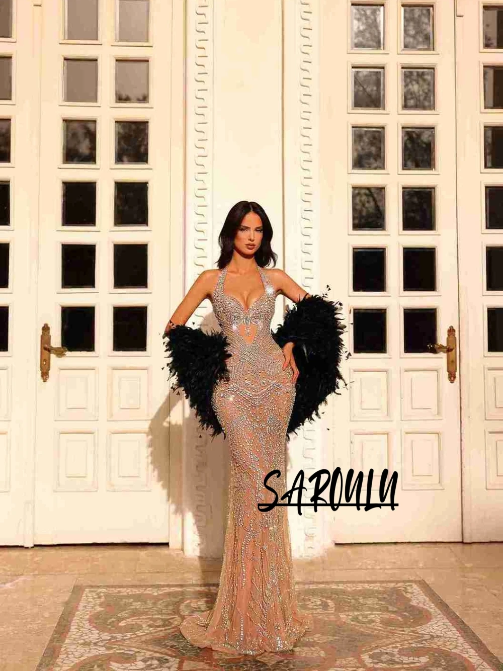 

Великолепное вечернее платье с кристаллами и перьями, сексуальное вечернее платье с лямкой на шее, индивидуальное вечернее платье для банкета, женская одежда, потрясающее блестящее платье для выпускного вечера