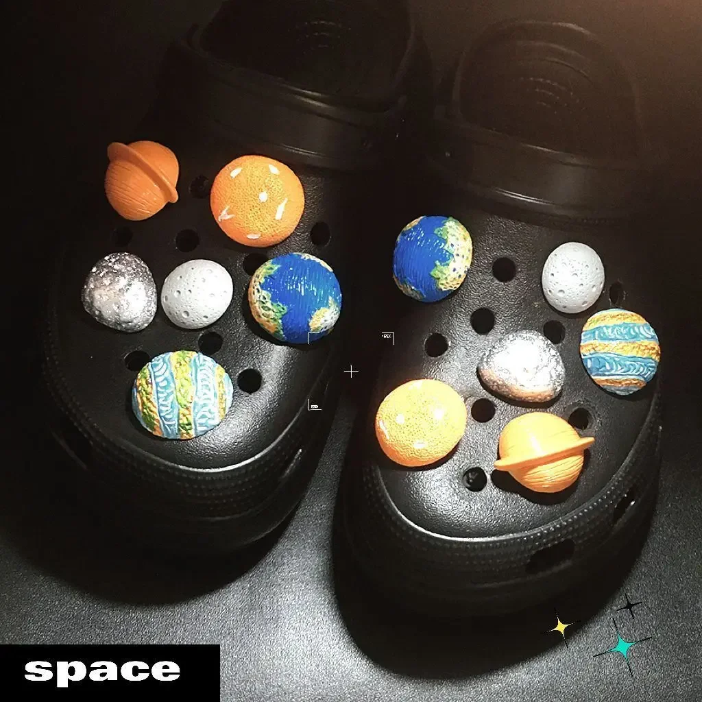 

Planet Astronaut Spaceship Series Clogs Jeans Beautiful Footwear Decoration Hot Sale Charms for Crocs DIY for Gift Accessories