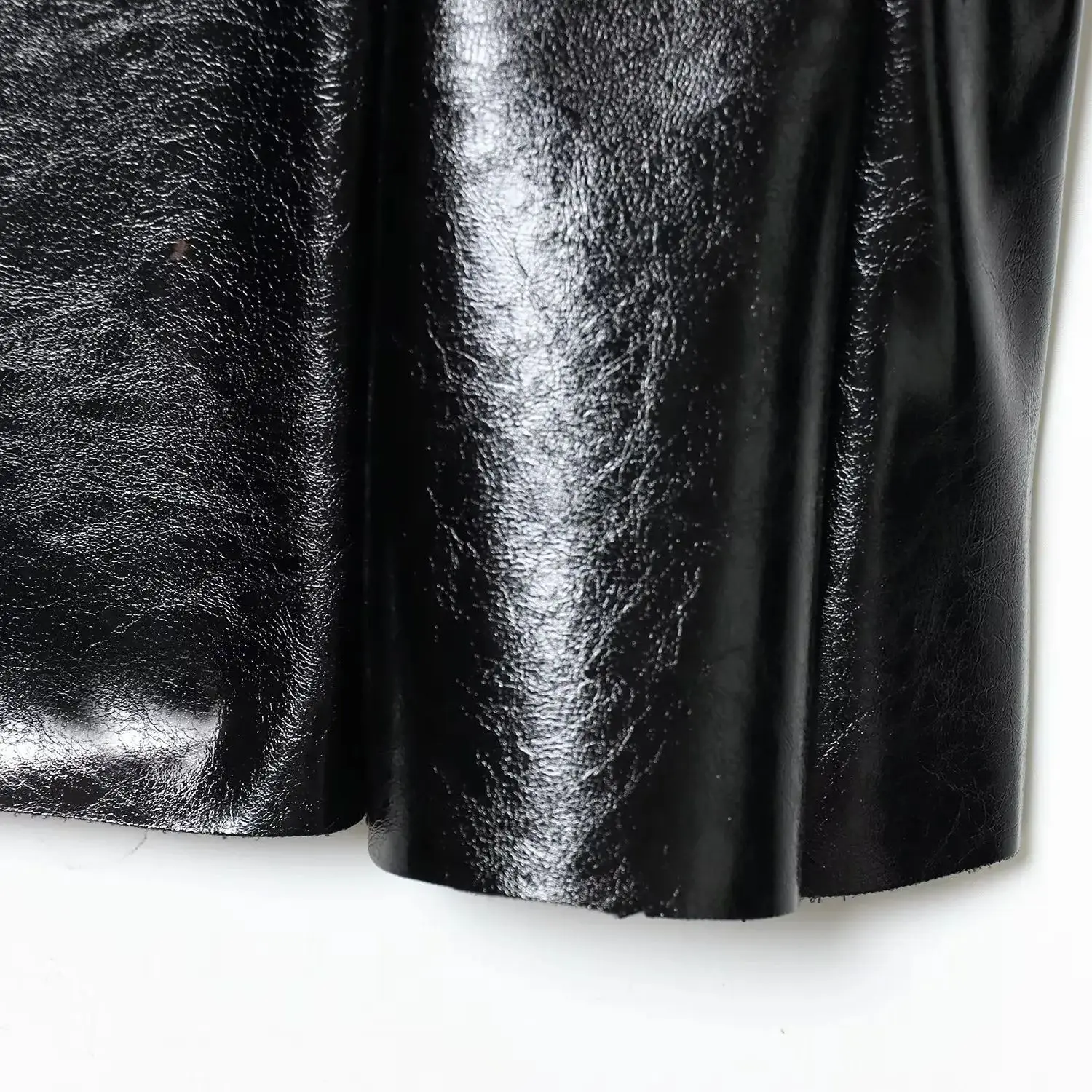 أزياء نسائية لعام 2025 على الطراز الأوروبي والأمريكي للخريف تأثير جلدي تقليد جديد مع حزام سترة خلفية بسحاب علوي Mujer