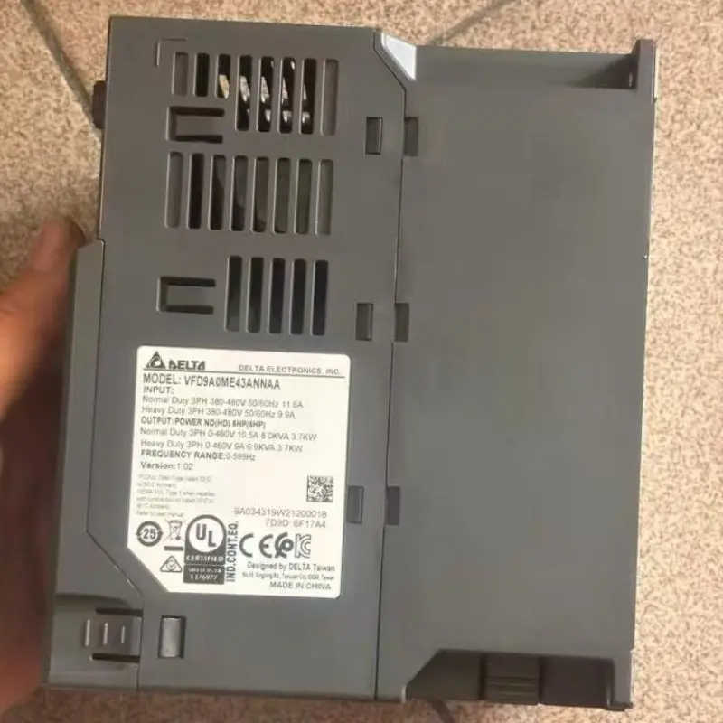 عاكس VFD9A0ME43ANNAA 3.7KW جديد للتسليم السريع