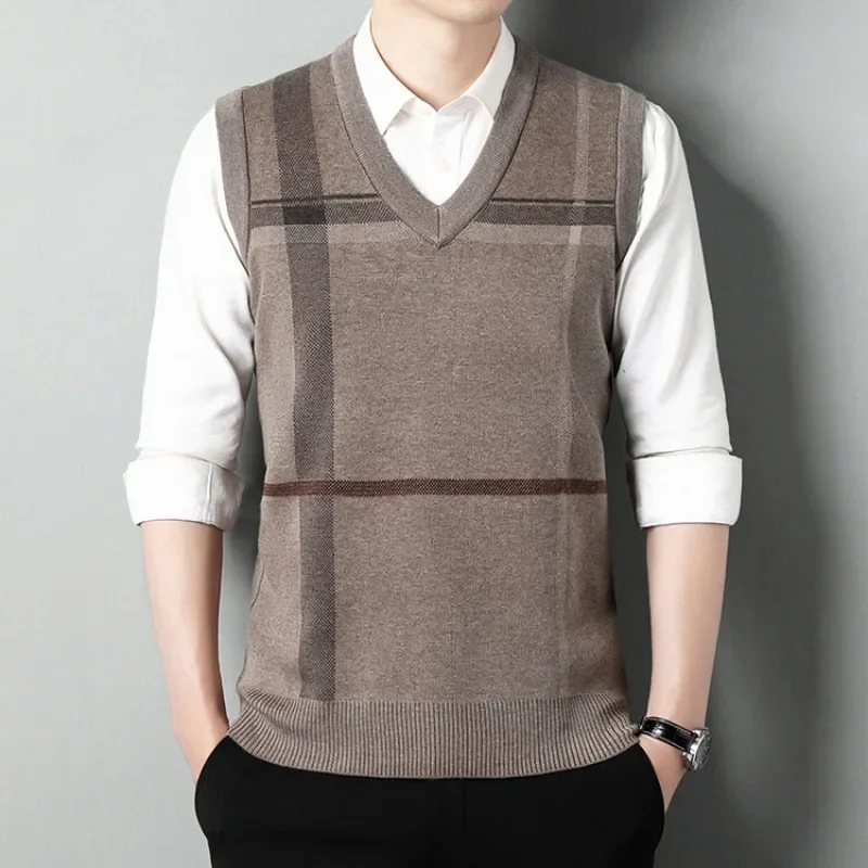 Say Goodbye To Monotony, The 2024 Autumn New Men's Sweater Vest Will Make You Fashionable and Extraordinary!